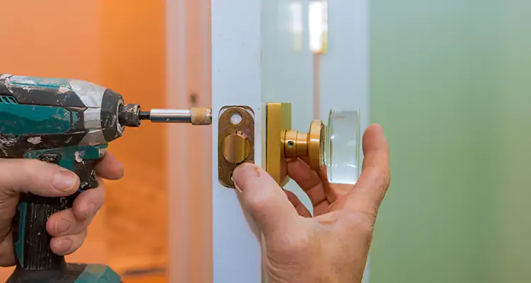 Broken Door Knob Fix in Kendall West, FL