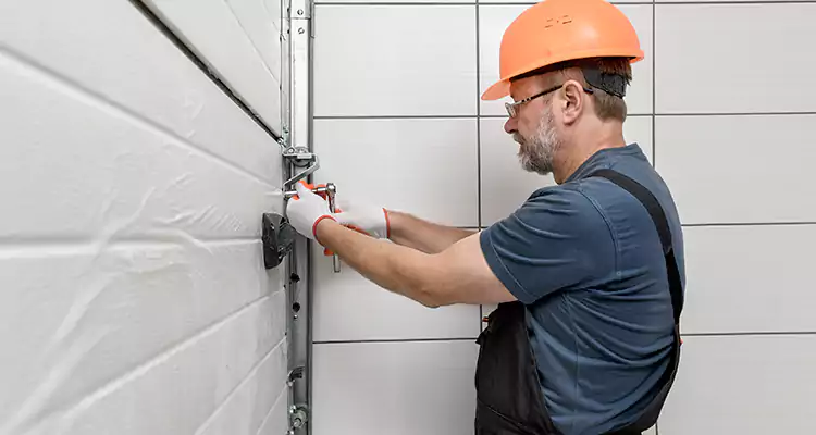 Emergency Garage Door Repair in Kendall West, FL